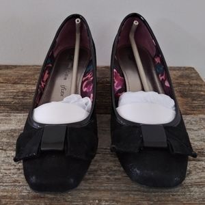Anne Klein iflex Black Wedges w/ Bow